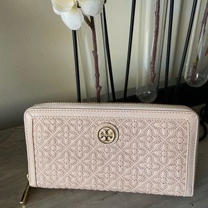 Tory Burch wallet in soft pink